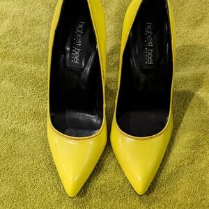 Highest Heel Signature Women's Bright Yellow Pumps. Like New. 5 Inch Heel